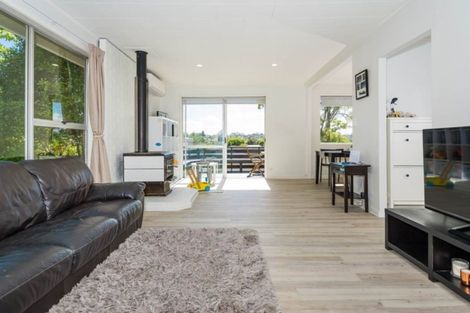 Photo of property in 47 Cockayne Crescent, Sunnynook, Auckland, 0620