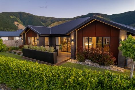 Photo of property in 17 Huntaway Close, Stoke, Nelson, 7011