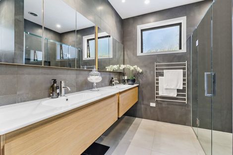 Photo of property in 30a Bernard Magnus Lane, Greenhithe, Auckland, 0632