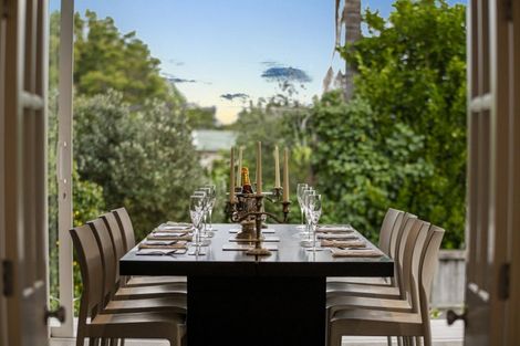 Photo of property in 11 Ewen Alison Avenue, Devonport, Auckland, 0624