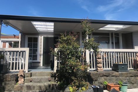 Photo of property in 6 Beazley Place, Glendene, Auckland, 0602