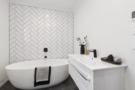 Photo of property in 38a Cambridge Terrace, Waiwhetu, Lower Hutt, 5010