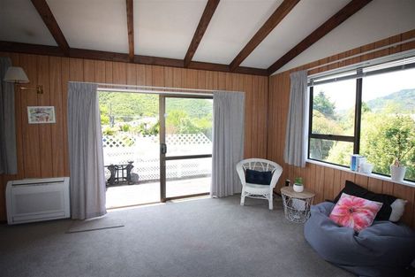 Photo of property in 10 Huia Street, Waikawa, Picton, 7220