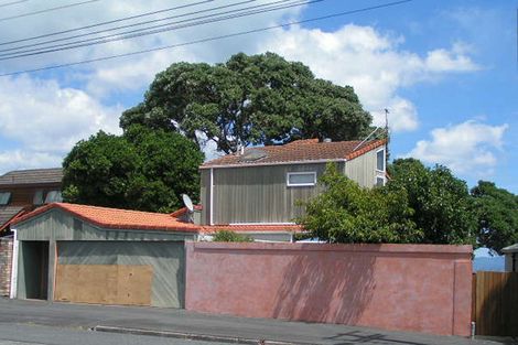 Photo of property in 76 Queen Street, Northcote Point, Auckland, 0627