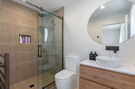 Photo of property in 18 Rushland Road, Jacks Point, 9371