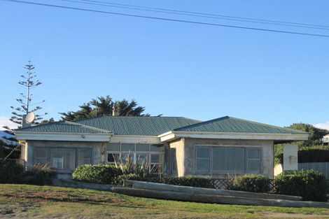 Photo of property in 102 Marine Parade, Otaki Beach, Otaki, 5512