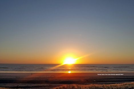 Photo of property in 43 North Piha Road, Piha, New Lynn, 0772