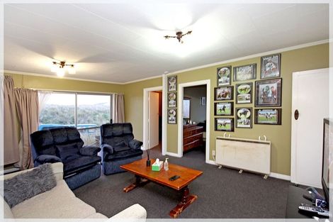 Photo of property in 3 Marine Parade North, Foxton Beach, Foxton, 4815