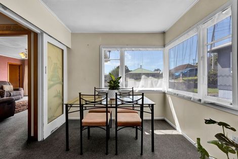 Photo of property in 5 Ranfurly Street, Frankleigh Park, New Plymouth, 4310