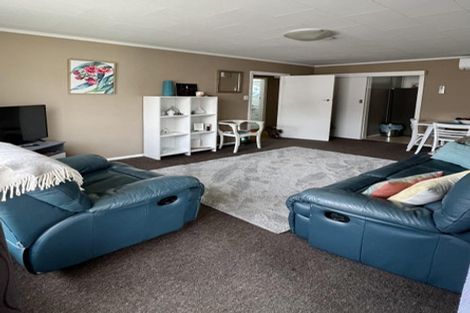 Photo of property in 1/6 Moeraki Road, Maoribank, Upper Hutt, 5018