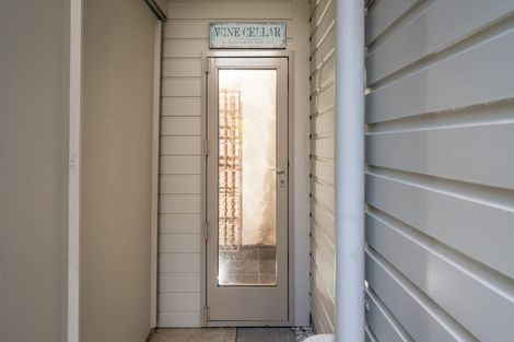 Photo of property in 60 Hawker Street, Mount Victoria, Wellington, 6011
