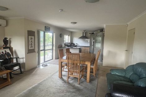 Photo of property in 2 Burton's Drive, Swanson, Auckland, 0614