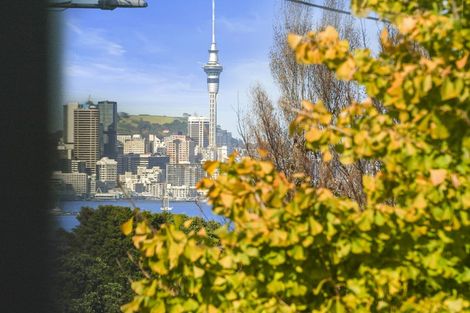 Photo of property in 37 Lake Pupuke Drive, Takapuna, Auckland, 0622