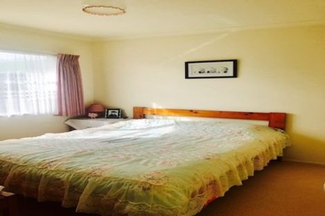 Photo of property in 15 Hillwell Drive, Henderson, Auckland, 0612