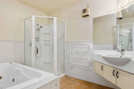 Photo of property in 76 Crestview Place, Browns Bay, Auckland, 0630