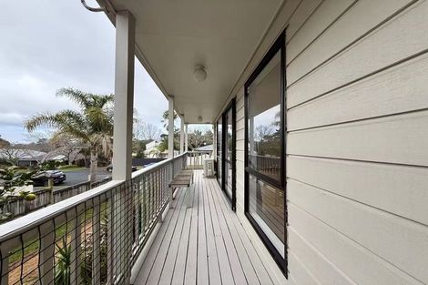 Photo of property in 33 Lagoon Way, West Harbour, Auckland, 0618