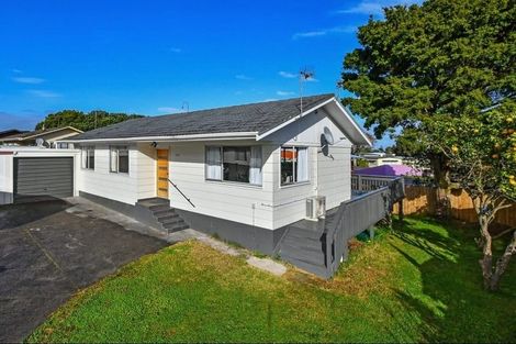 Photo of property in 2/15 Frobisher Way, Clendon Park, Auckland, 2103