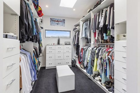 Photo of property in 5 Linacre Way, Tawa, Wellington, 5028