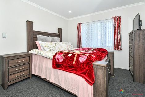 Photo of property in 5d Clendon Place, Manurewa, Auckland, 2102