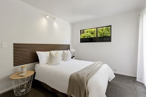 Photo of property in 6 Mackinnon Terrace, Sunshine Bay, Queenstown, 9300