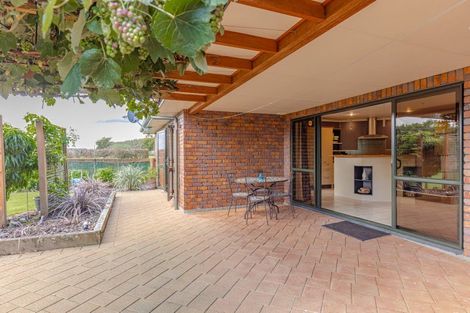 Photo of property in 35 Saint Oswalds Drive, Brunswick, 4571