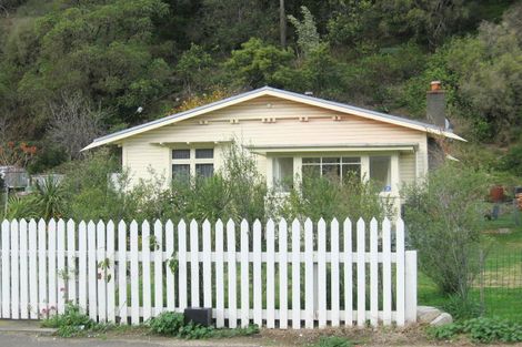Photo of property in 7 Main Street, Hospital Hill, Napier, 4110