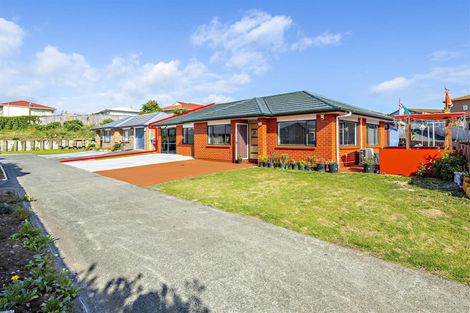 Photo of property in 84 Robert Skelton Place, Clendon Park, Auckland, 2103