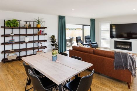 Photo of property in 18 Silkwood Place, Fitzherbert, Palmerston North, 4410