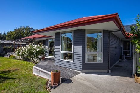 Photo of property in 6 Weka Place, Picton, 7220