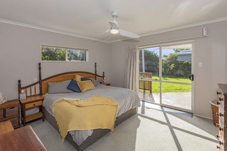 Photo of property in 16 Resolution Place, One Tree Point, 0118