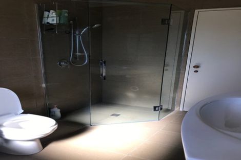 Photo of property in 1 Remus Place, Totara Vale, Auckland, 0629