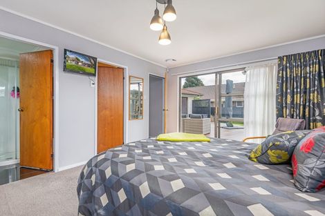 Photo of property in 18 Truscott Grove, Awapuni, Palmerston North, 4412