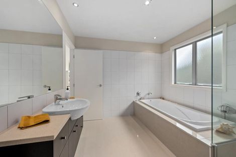 Photo of property in 52 Seacliffe Avenue, Belmont, Auckland, 0622