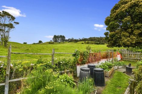 Photo of property in 16 Opanuku Road, Henderson Valley, Auckland, 0612