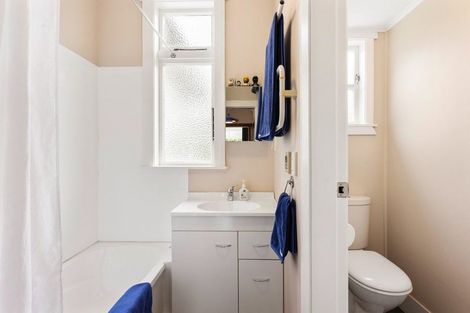 Photo of property in 16 Butt Street, Brooklyn, Wellington, 6021