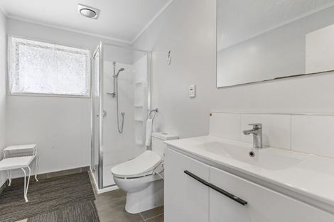 Photo of property in 6 Valdese Rise, Browns Bay, Auckland, 0630