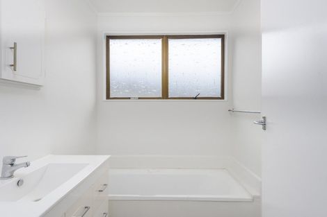 Photo of property in 19 Matipo Crescent, Pukete, Hamilton, 3200