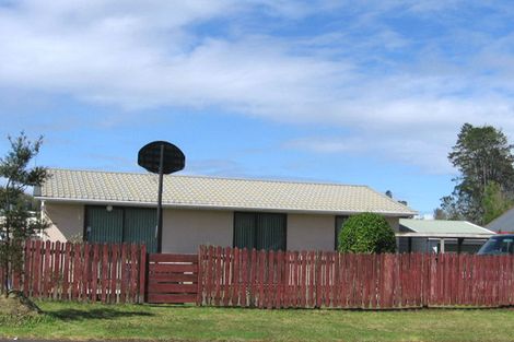 Photo of property in 32 Riserra Drive, Ranui, Auckland, 0612