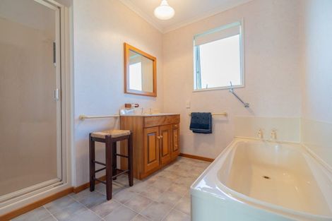 Photo of property in 2 Bowen Street, Te Anau, 9600