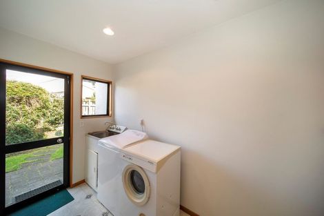 Photo of property in 11 Kinross Drive, Merrilands, New Plymouth, 4312