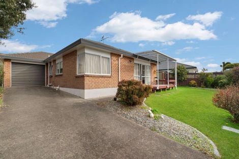 Photo of property in 75 Lakeside Drive, Orewa, 0931