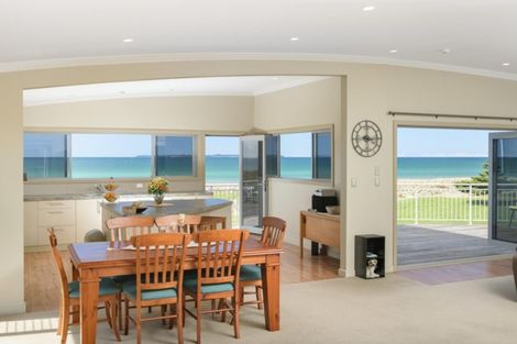Photo of property in 1011 Papamoa Beach Road, Papamoa Beach, Papamoa, 3118