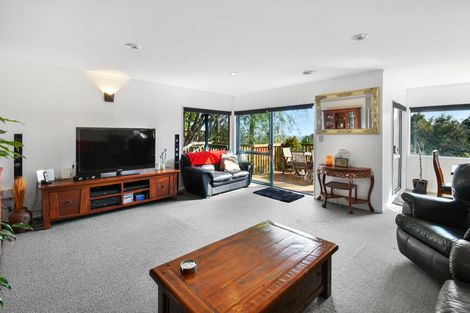 Photo of property in 18 Gibbs Crescent, Red Hill, Papakura, 2110