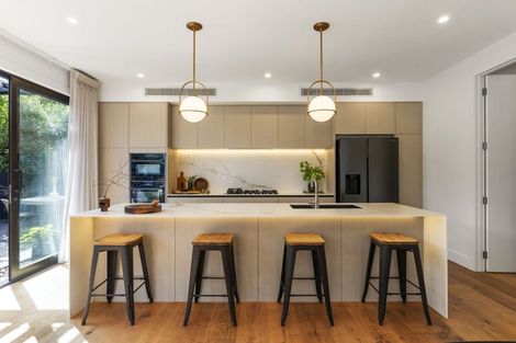 Photo of property in 21 Oscar Road, Greenhithe, Auckland, 0632