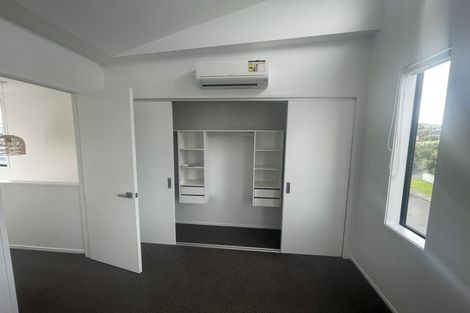 Photo of property in 35 Lewis Road, Pakuranga, Auckland, 2010