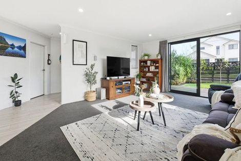 Photo of property in 1 Anglers Way, Omokoroa, 3114