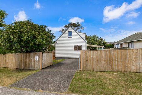 Photo of property in 2/12 Neil Avenue, Te Atatu Peninsula, Auckland, 0610