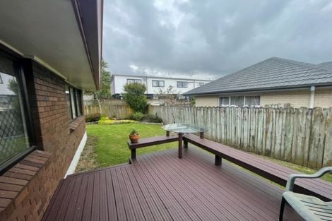 Photo of property in 6 Headcorn Place, Botany Downs, Auckland, 2010
