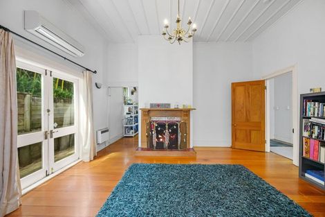 Photo of property in 10 Limmer Place, Browns Bay, Auckland, 0632