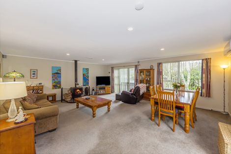 Photo of property in 24 Ellice Road, Totara Vale, Auckland, 0629